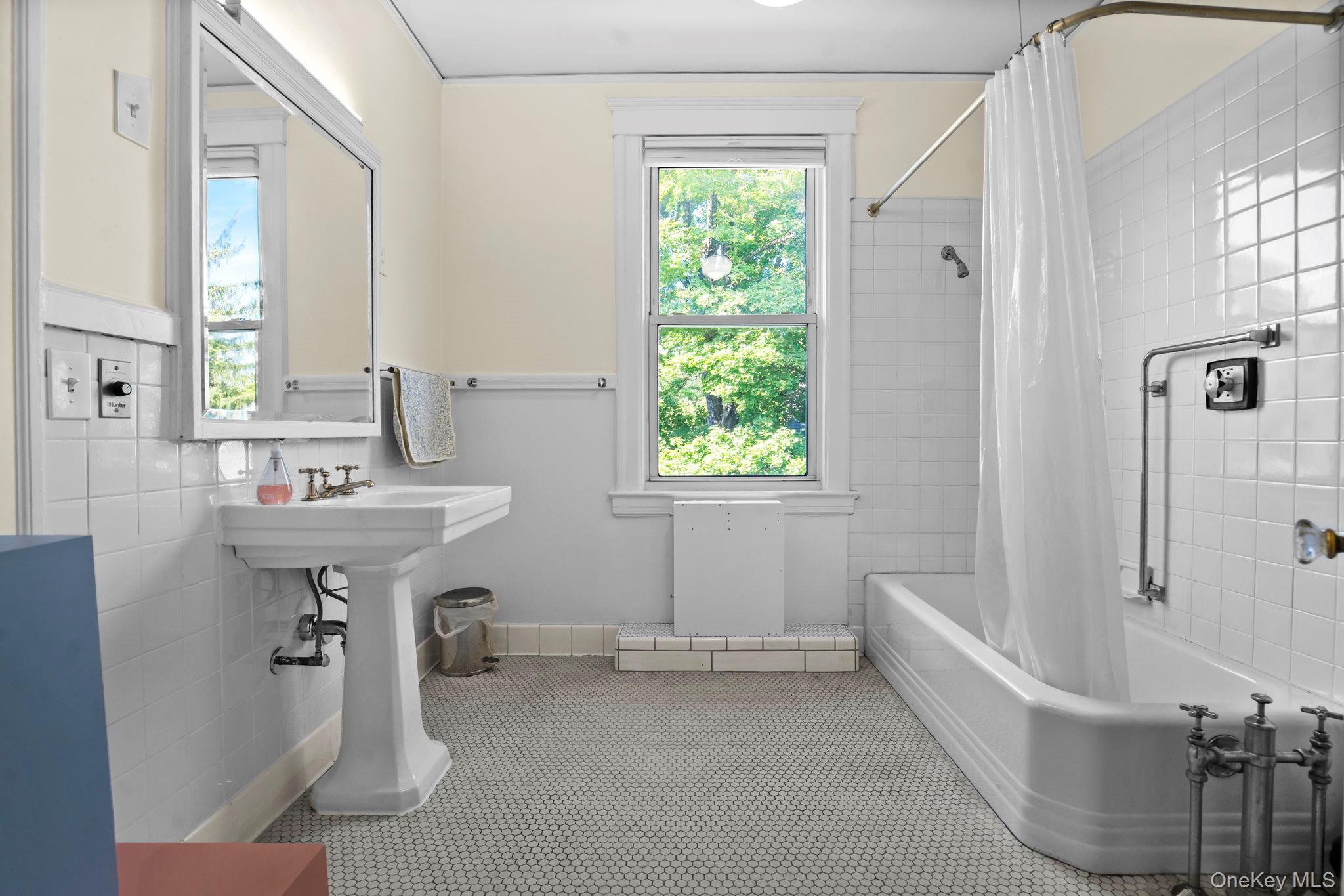 39 Bayley Avenue, Yonkers, NY 10705