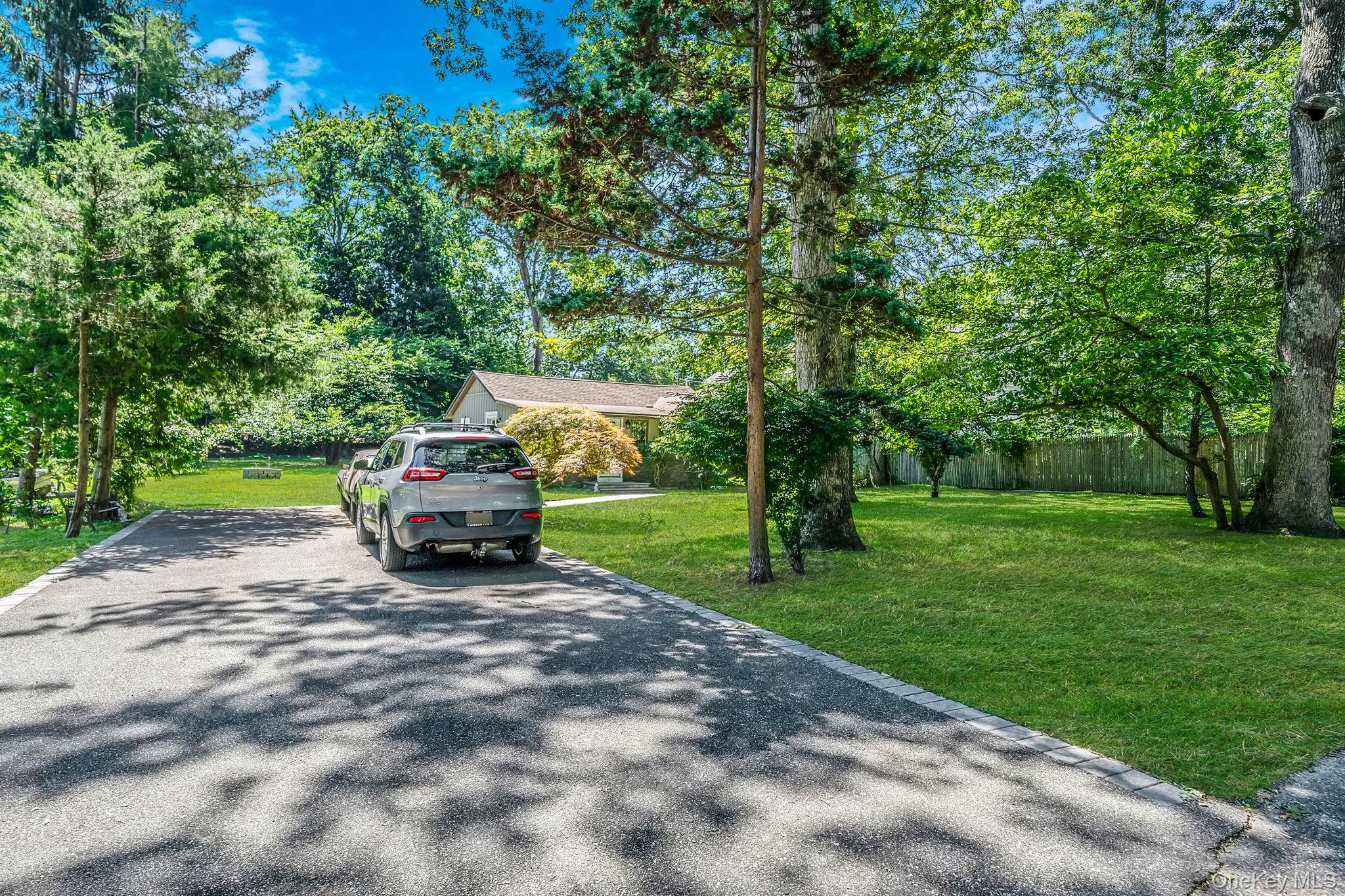 10 Community Road, Coram, NY 11727