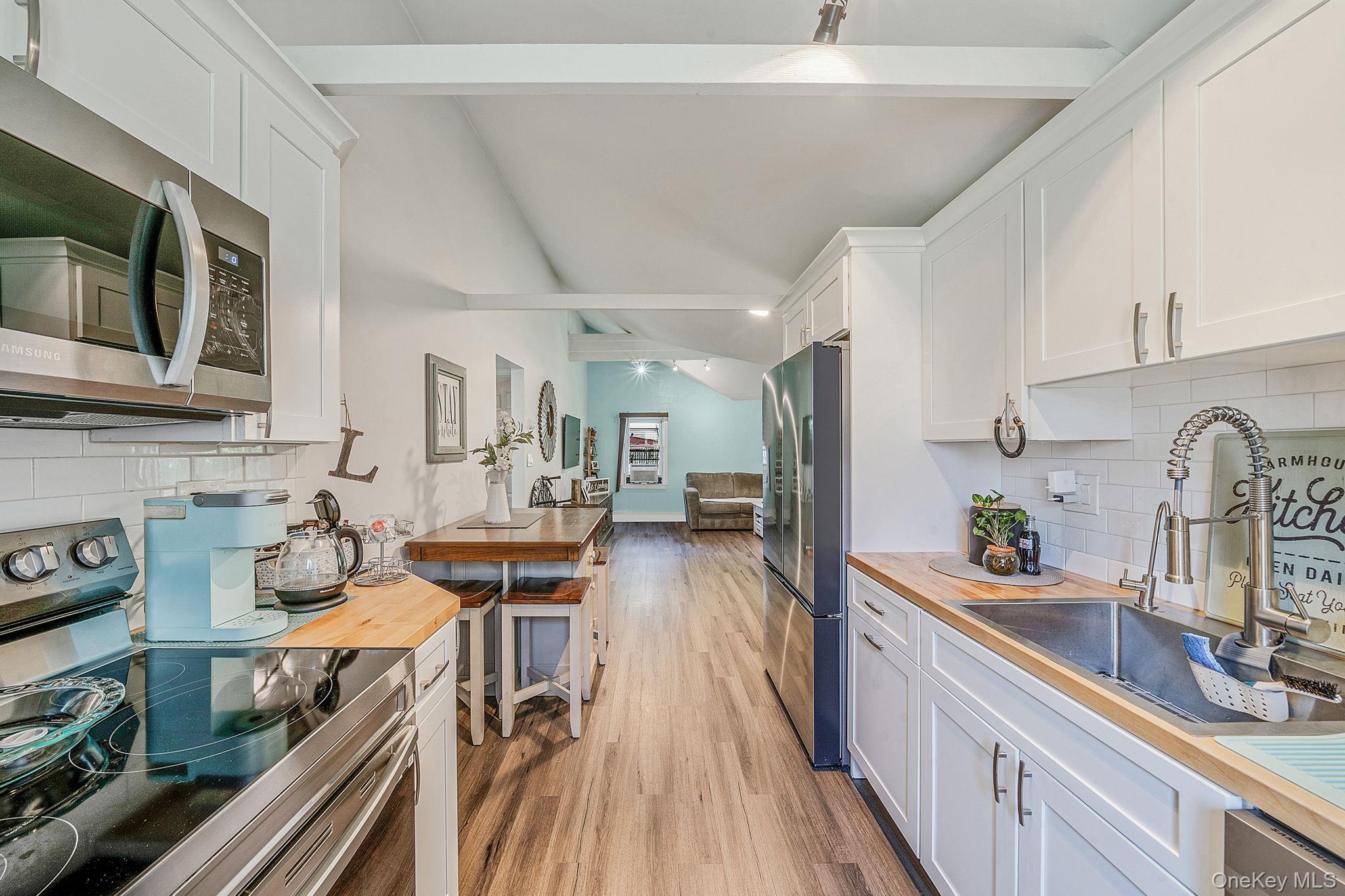 10 Community Road, Coram, NY 11727