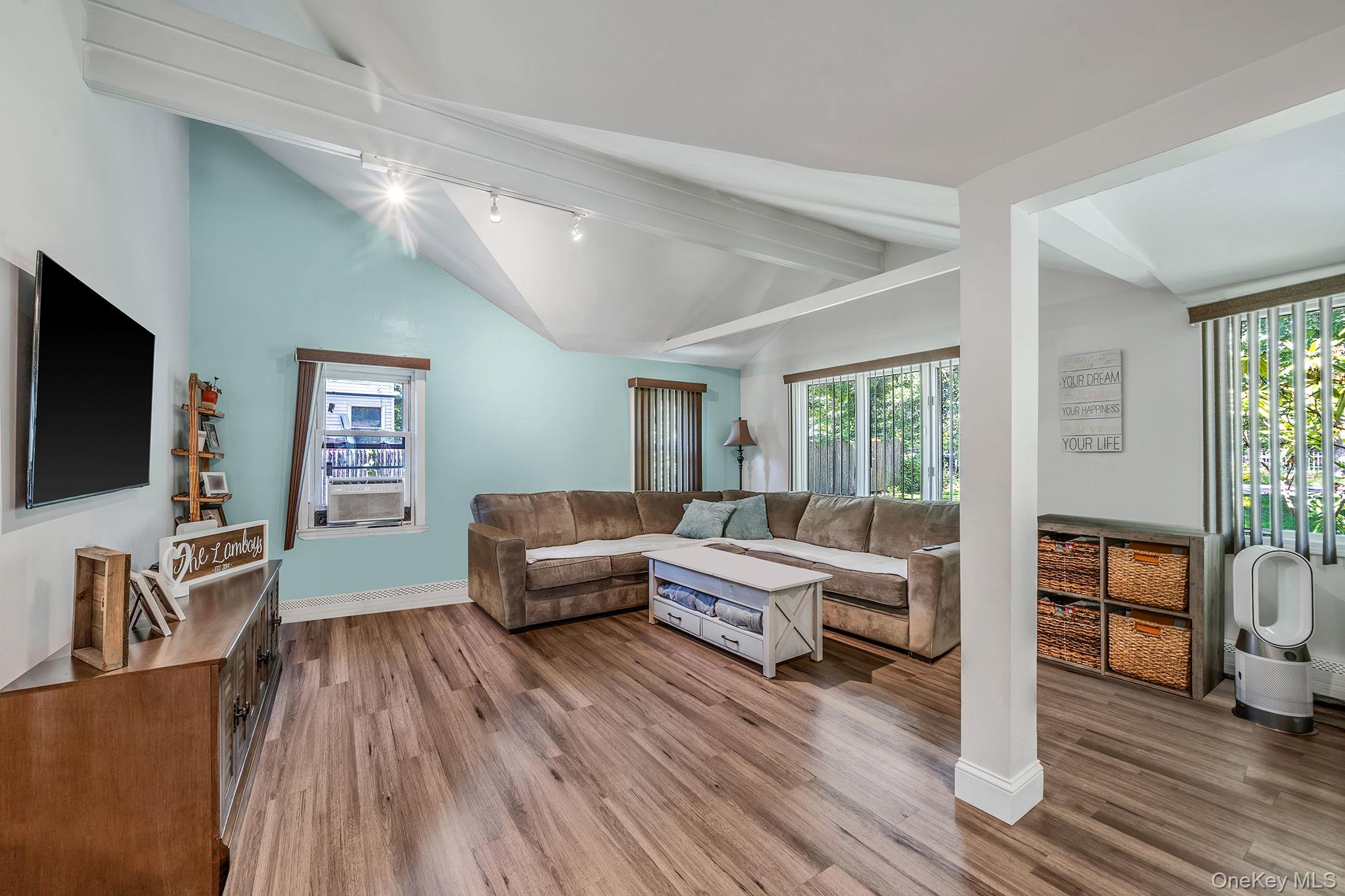 10 Community Road, Coram, NY 11727