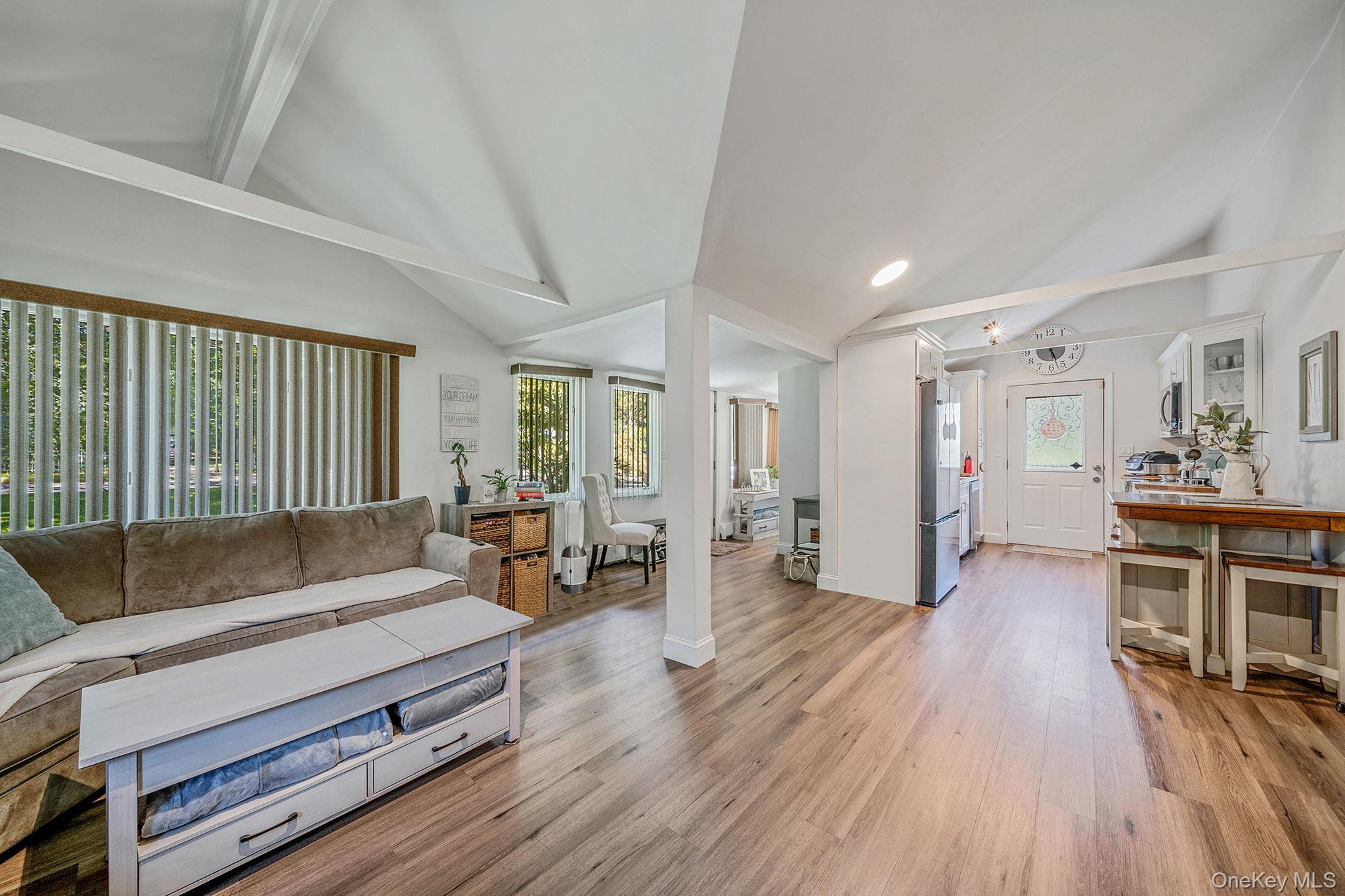 10 Community Road, Coram, NY 11727