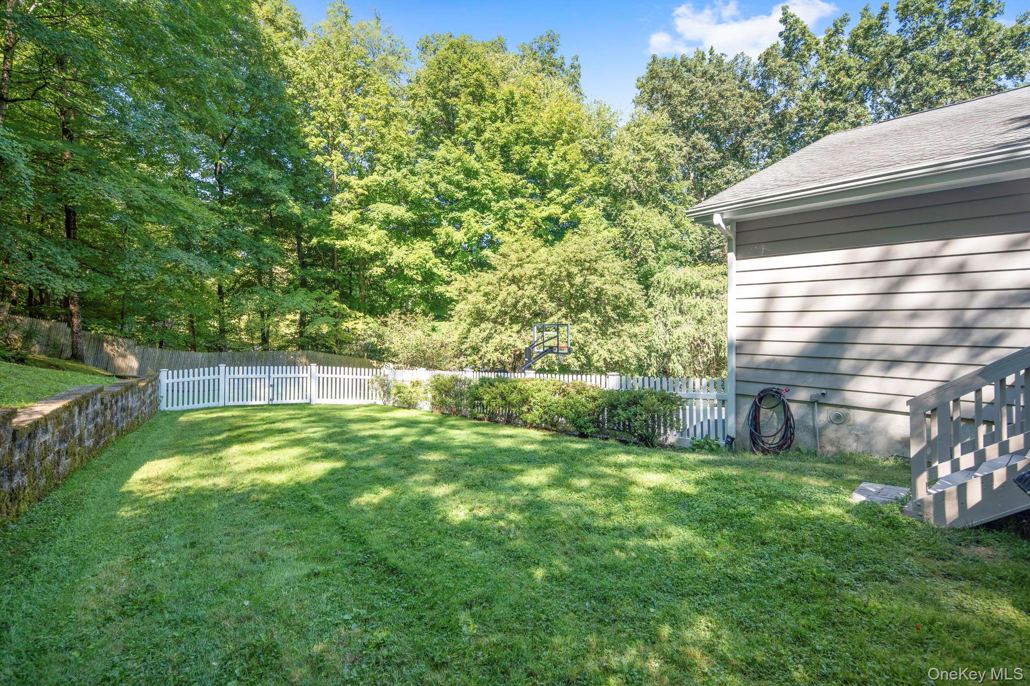 35 Whitlaw Lane, Chappaqua, NY 10514