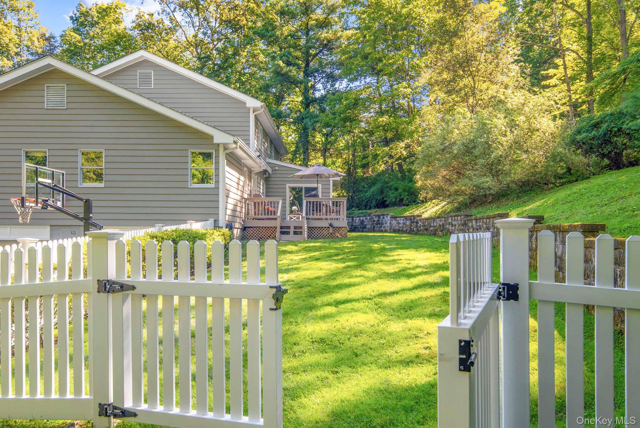 35 Whitlaw Lane, Chappaqua, NY 10514