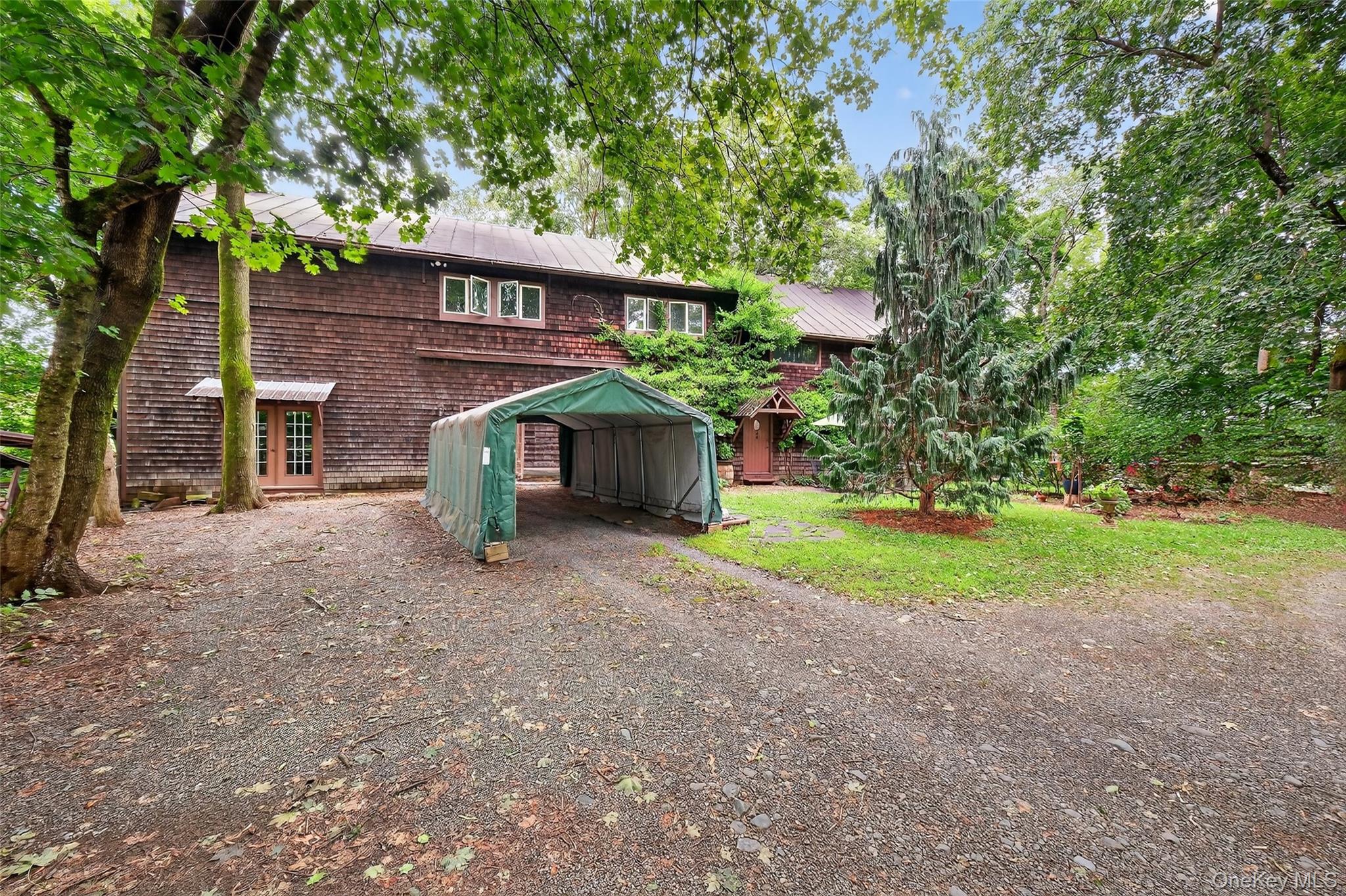 86 State Route 32 S, New Paltz, NY 12561