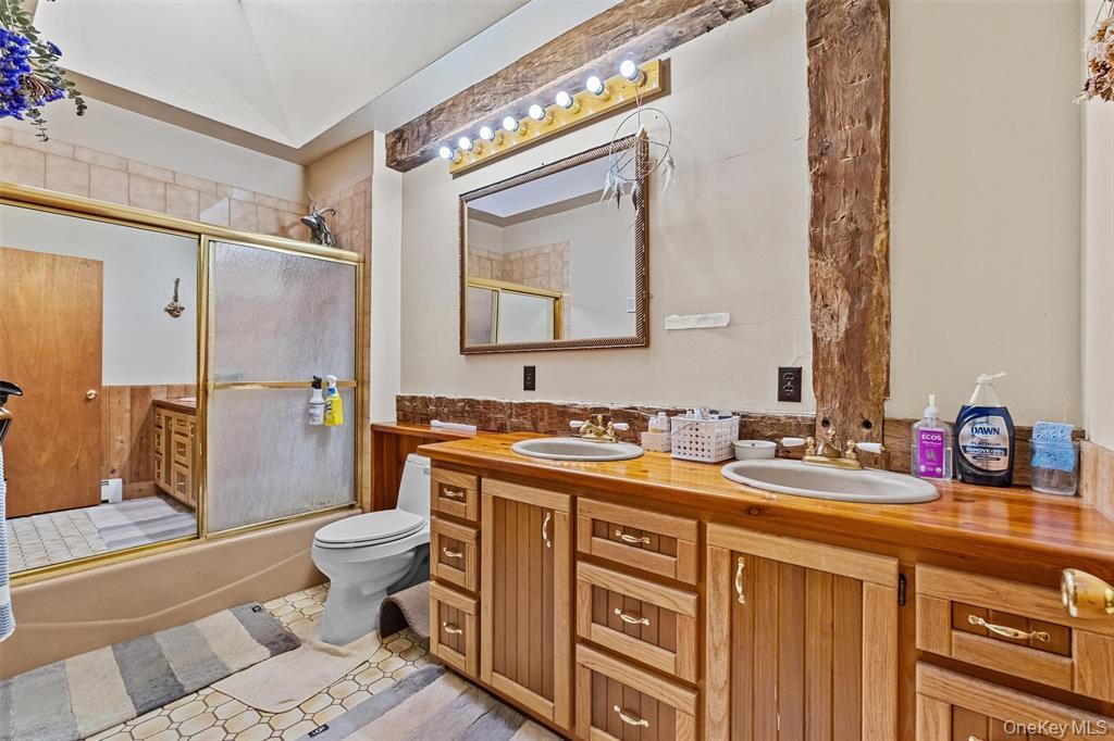 86 State Route 32 S, New Paltz, NY 12561