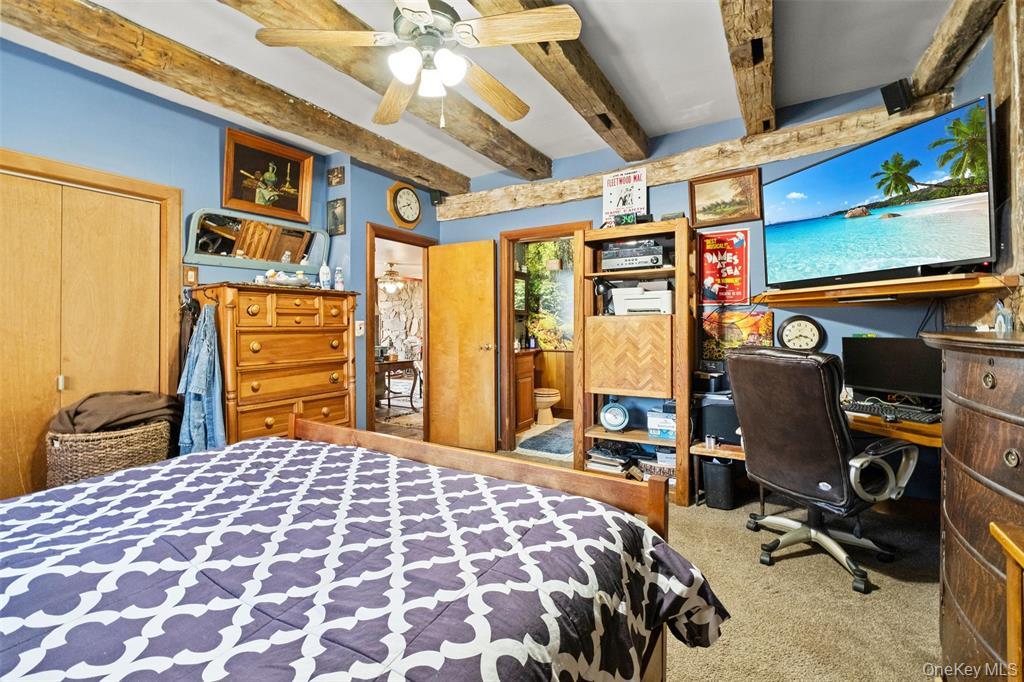 86 State Route 32 S, New Paltz, NY 12561