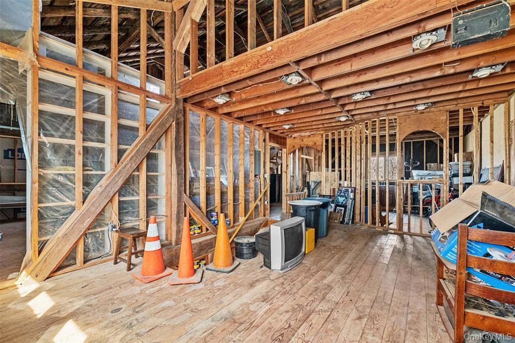 86 State Route 32 S, New Paltz, NY 12561