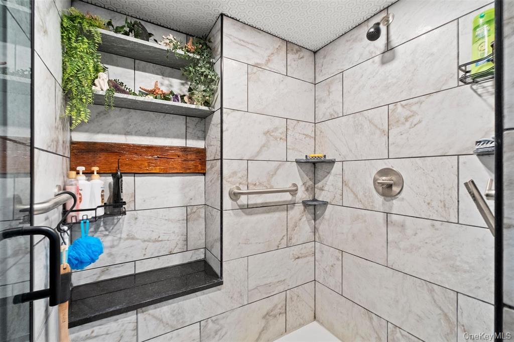 86 State Route 32 S, New Paltz, NY 12561