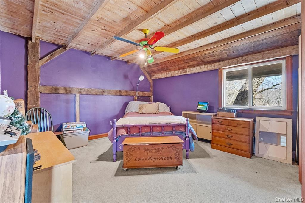 86 State Route 32 S, New Paltz, NY 12561