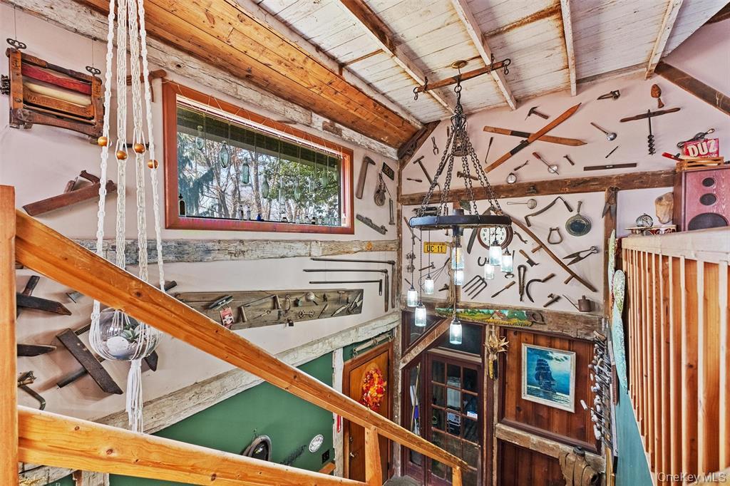 86 State Route 32 S, New Paltz, NY 12561