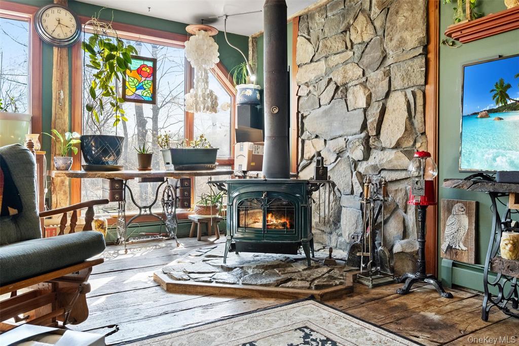 86 State Route 32 S, New Paltz, NY 12561