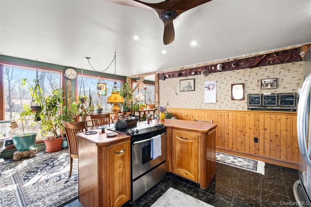 86 State Route 32 S, New Paltz, NY 12561