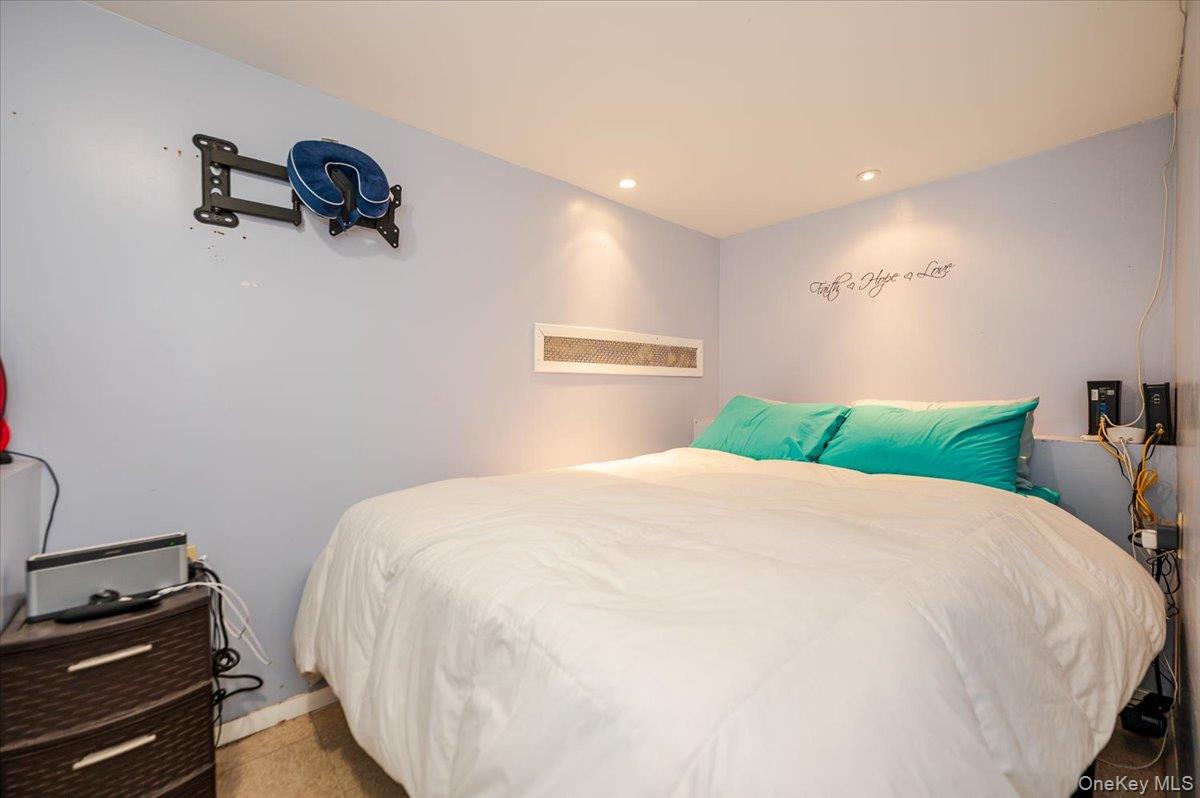 12253 Milburn Street, Saint Albans, NY 11413