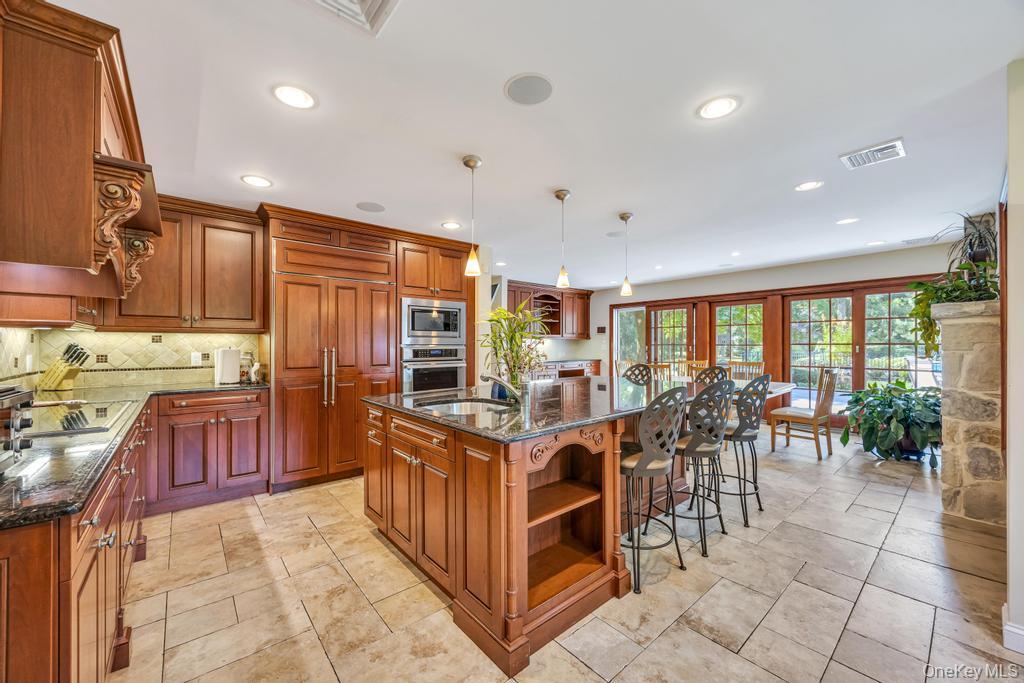 40 Somerset Place, Syosset, NY 11791