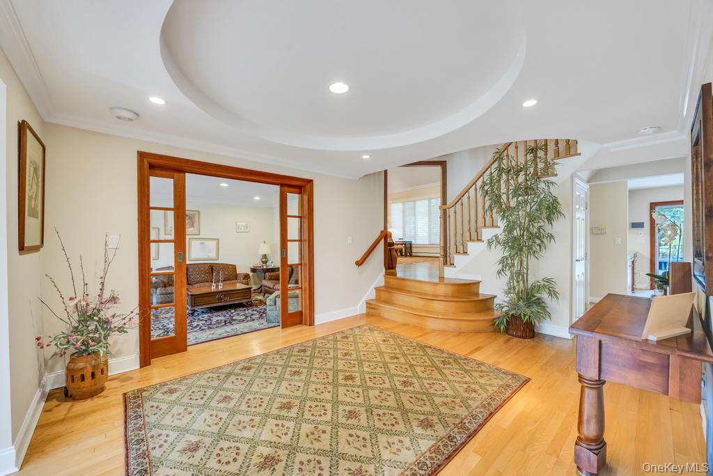 40 Somerset Place, Syosset, NY 11791