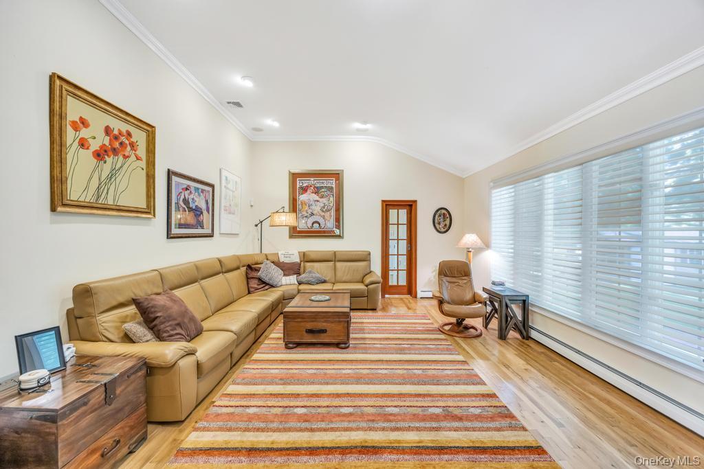 40 Somerset Place, Syosset, NY 11791