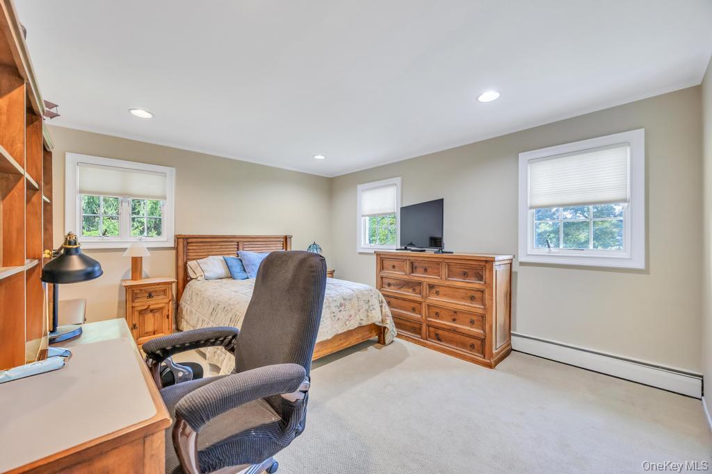 40 Somerset Place, Syosset, NY 11791