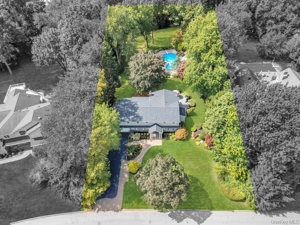 40 Somerset Place, Syosset, NY 11791