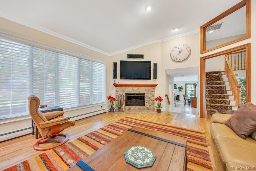 40 Somerset Place, Syosset, NY 11791