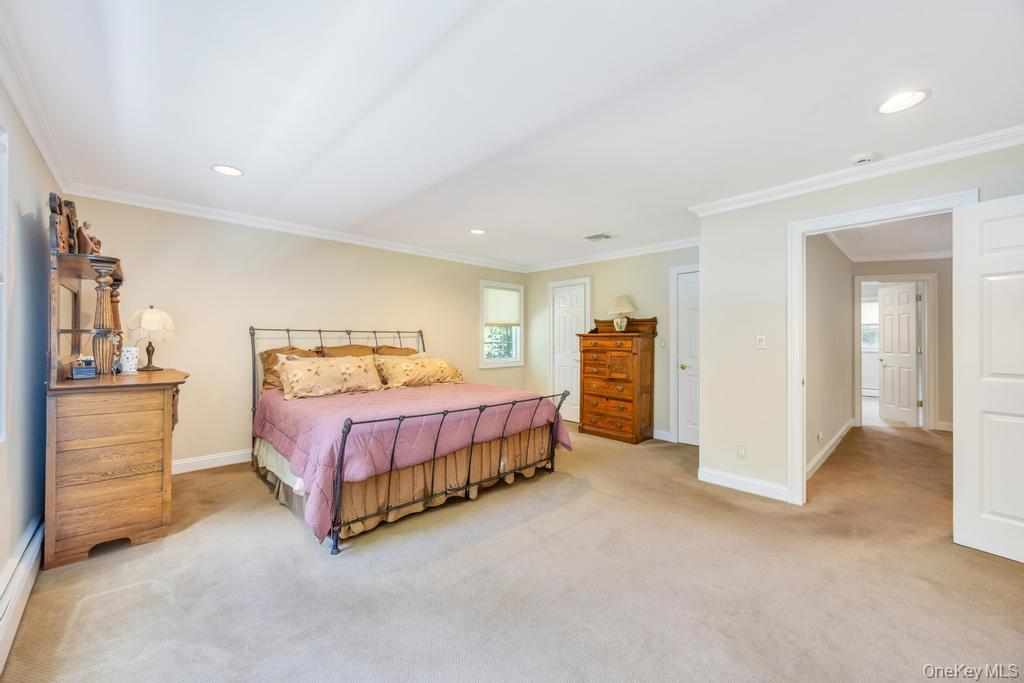 40 Somerset Place, Syosset, NY 11791