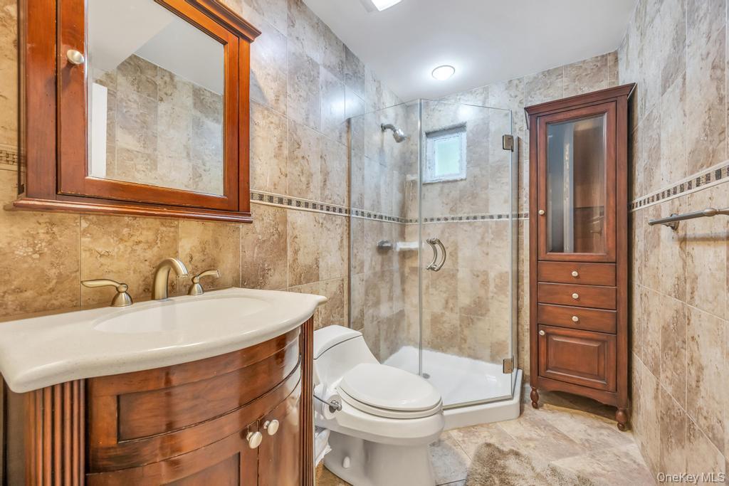 40 Somerset Place, Syosset, NY 11791