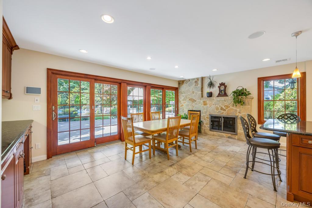 40 Somerset Place, Syosset, NY 11791