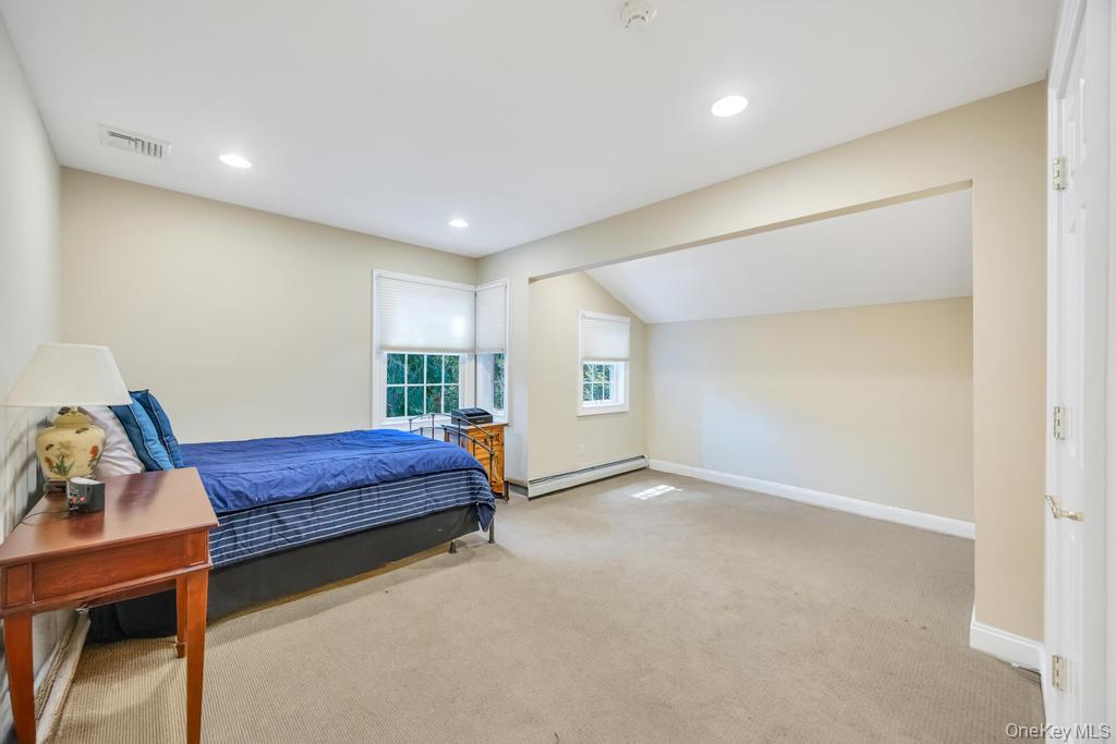 40 Somerset Place, Syosset, NY 11791