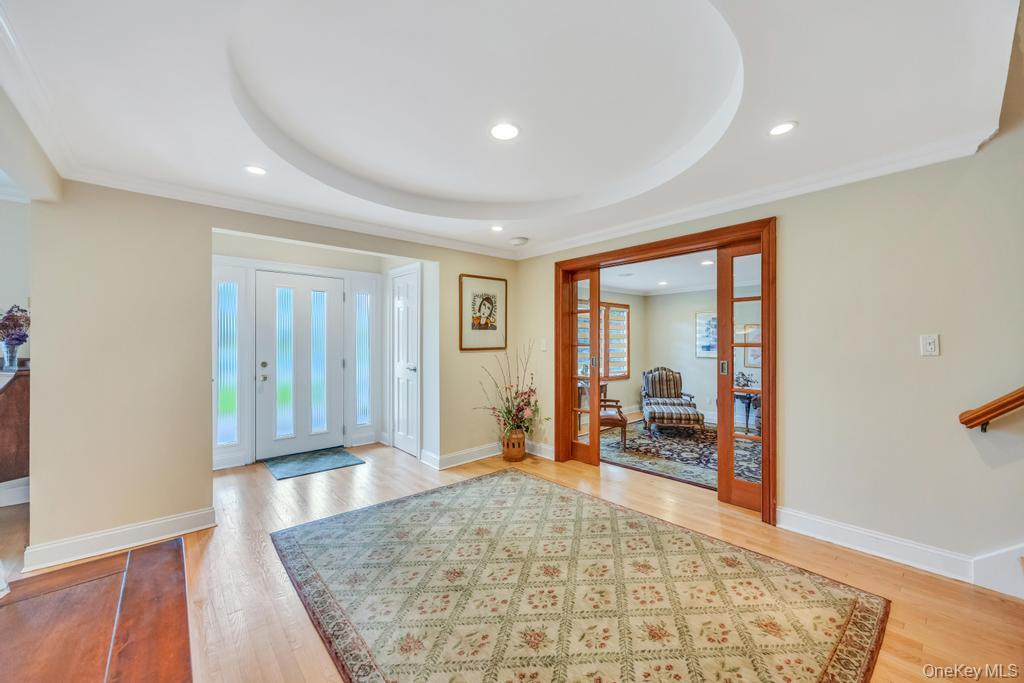 40 Somerset Place, Syosset, NY 11791