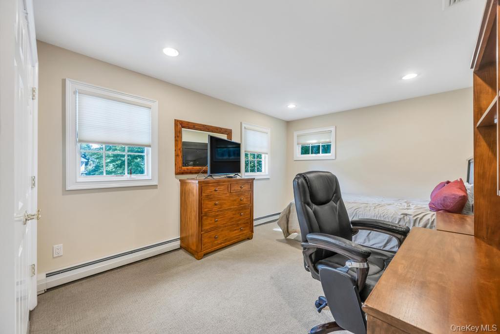 40 Somerset Place, Syosset, NY 11791