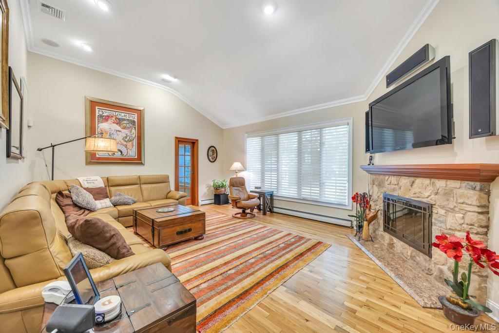 40 Somerset Place, Syosset, NY 11791