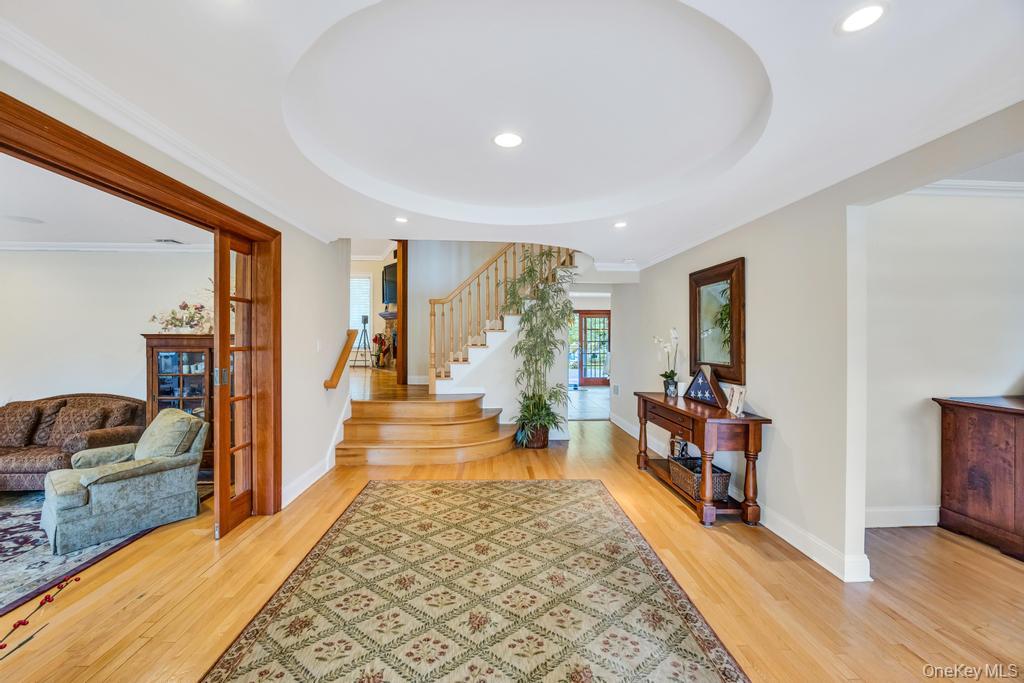 40 Somerset Place, Syosset, NY 11791