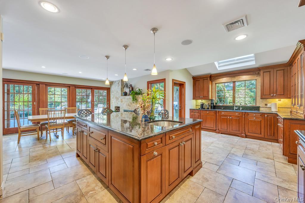 40 Somerset Place, Syosset, NY 11791