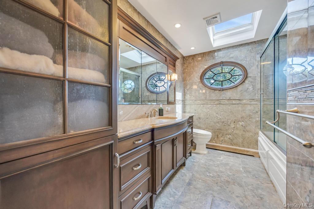 40 Somerset Place, Syosset, NY 11791