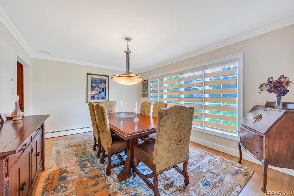 40 Somerset Place, Syosset, NY 11791