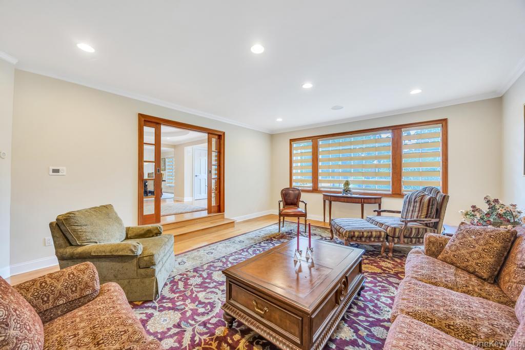 40 Somerset Place, Syosset, NY 11791