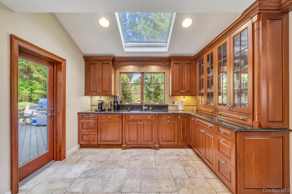 40 Somerset Place, Syosset, NY 11791