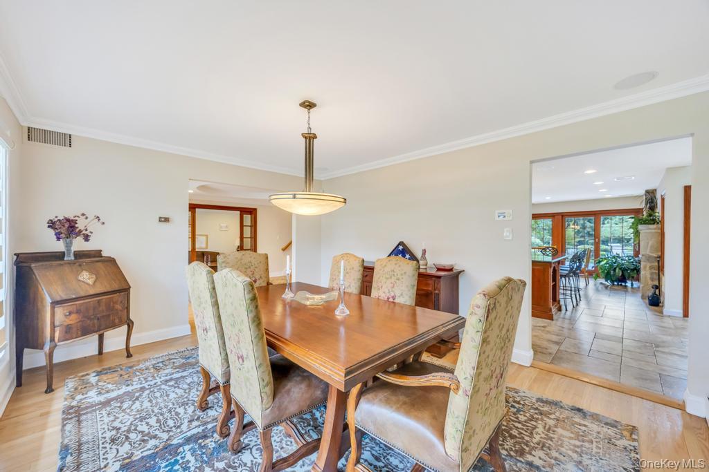 40 Somerset Place, Syosset, NY 11791