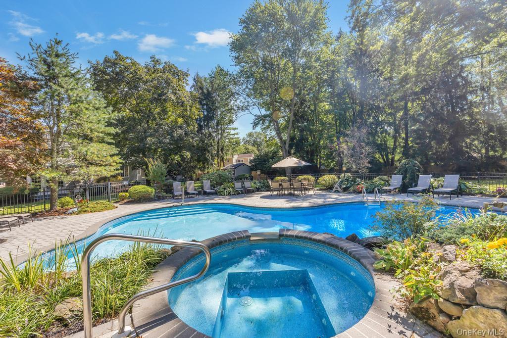 40 Somerset Place, Syosset, NY 11791