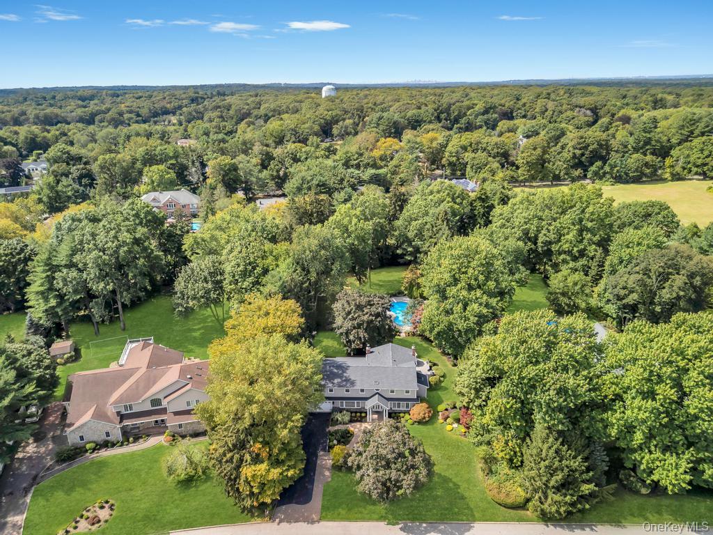 40 Somerset Place, Syosset, NY 11791