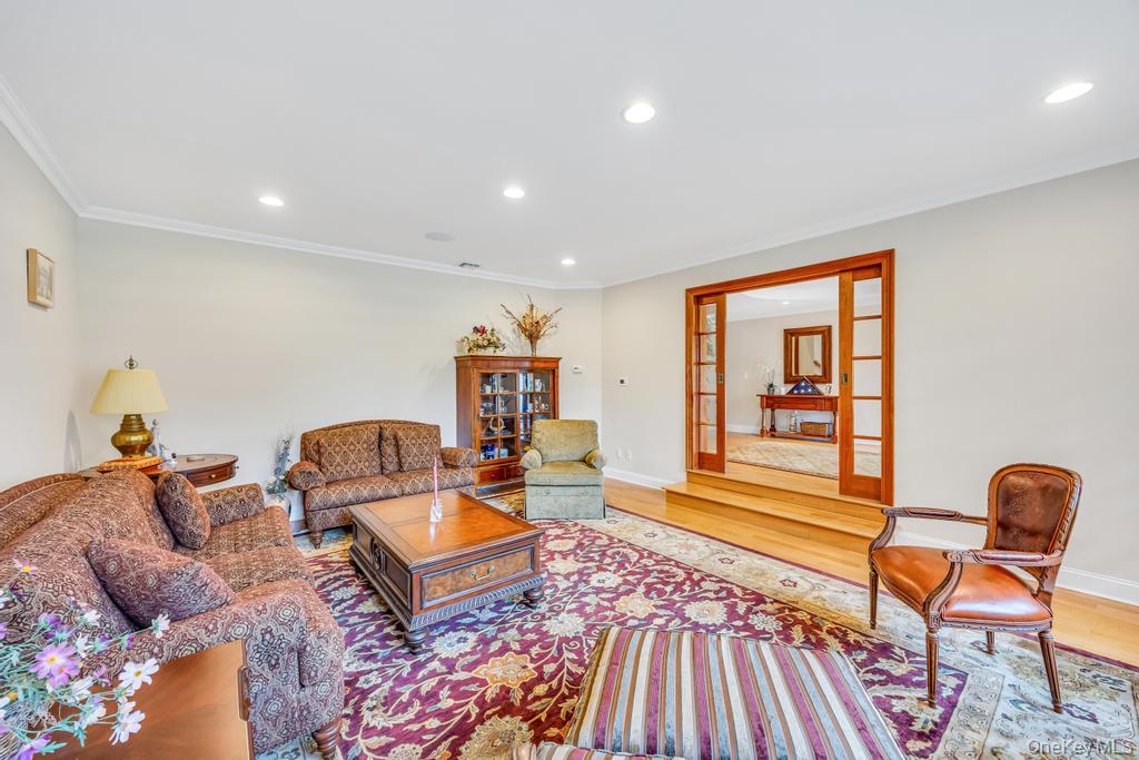 40 Somerset Place, Syosset, NY 11791