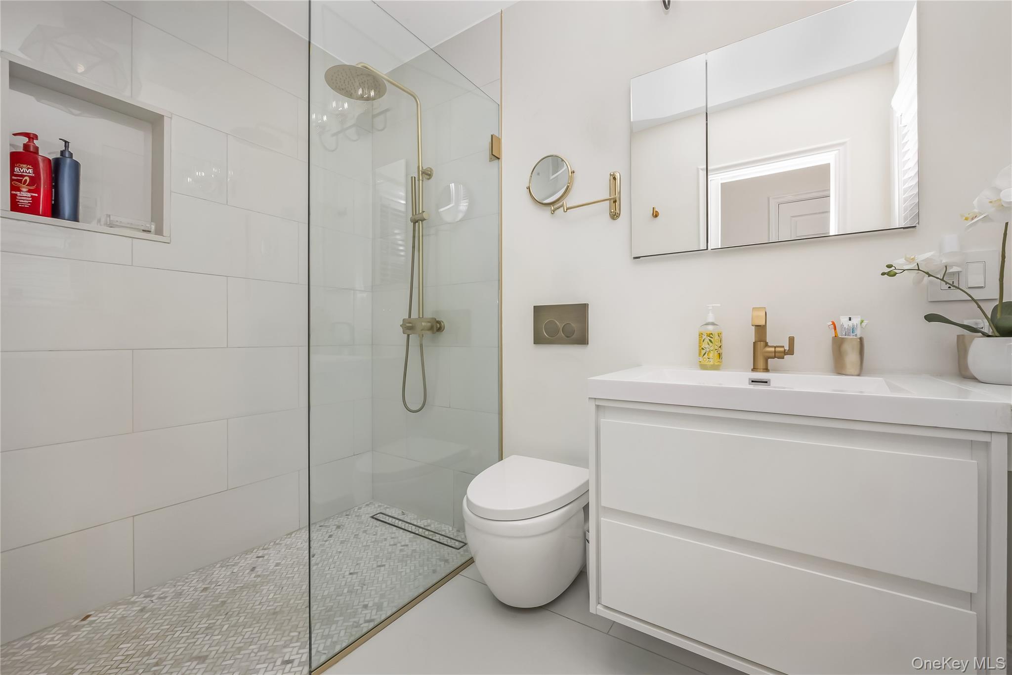 2 Hamilton Street, Farmingdale, NY 11735