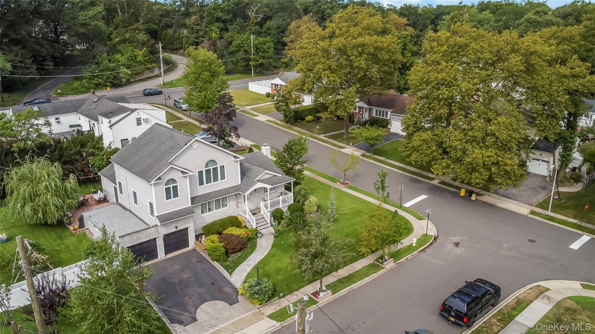 2 Hamilton Street, Farmingdale, NY 11735