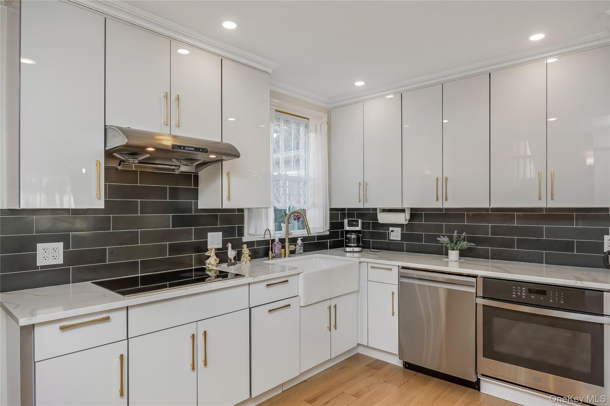 2 Hamilton Street, Farmingdale, NY 11735