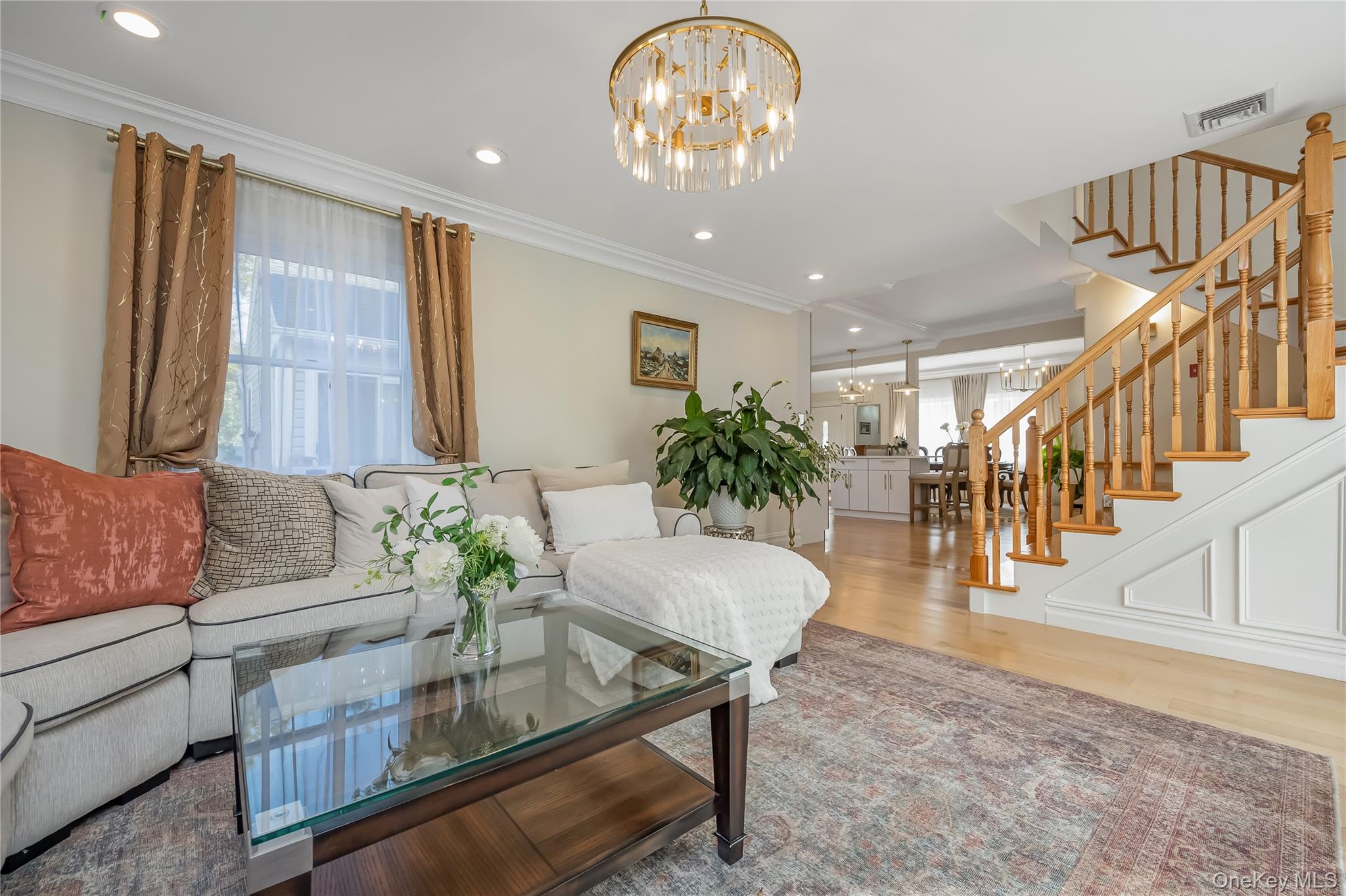 2 Hamilton Street, Farmingdale, NY 11735