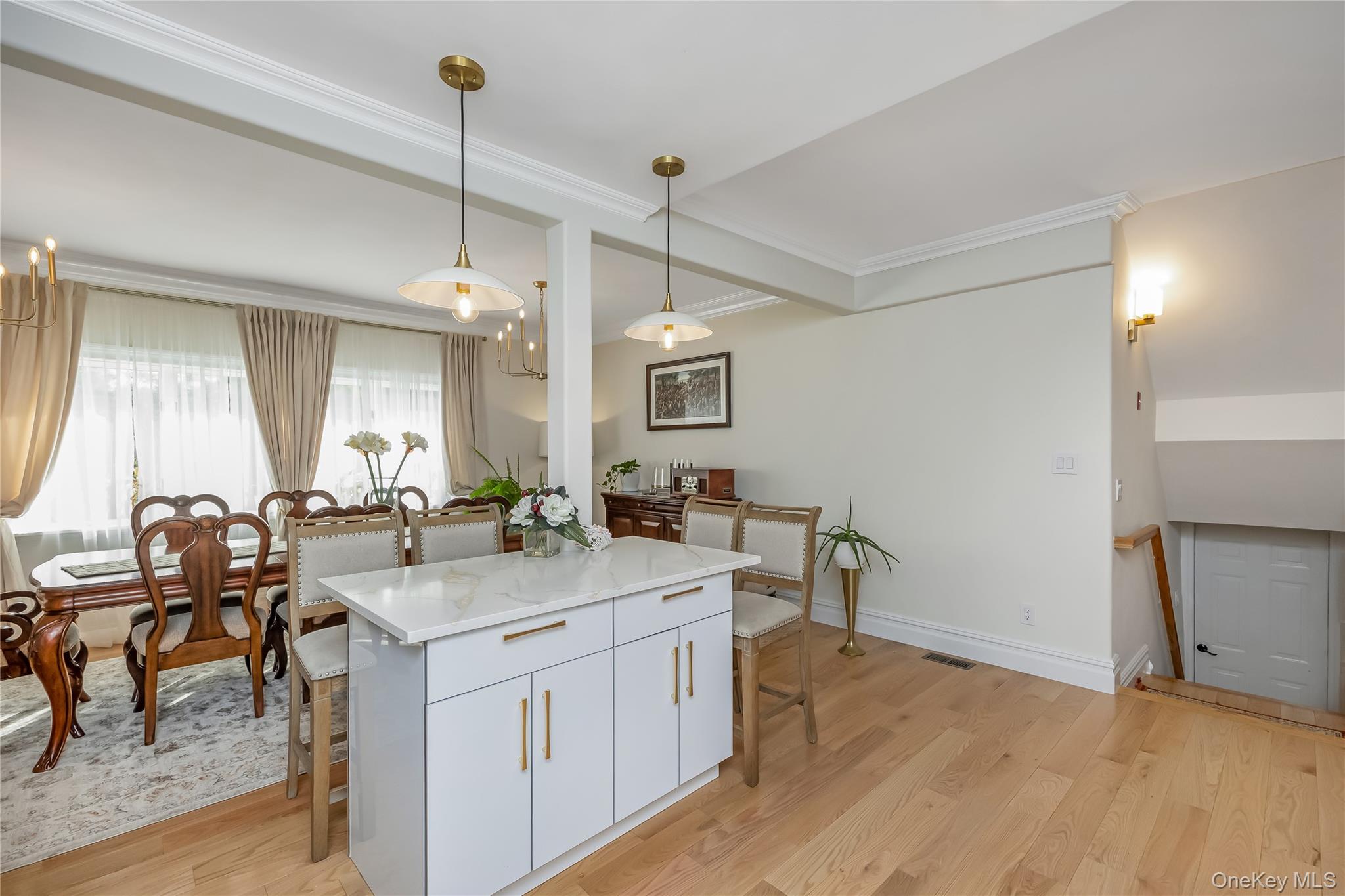 2 Hamilton Street, Farmingdale, NY 11735