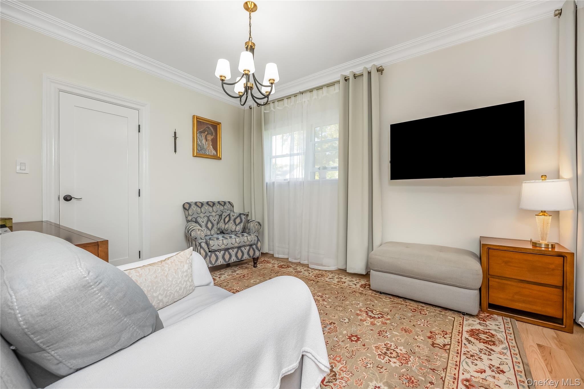 2 Hamilton Street, Farmingdale, NY 11735