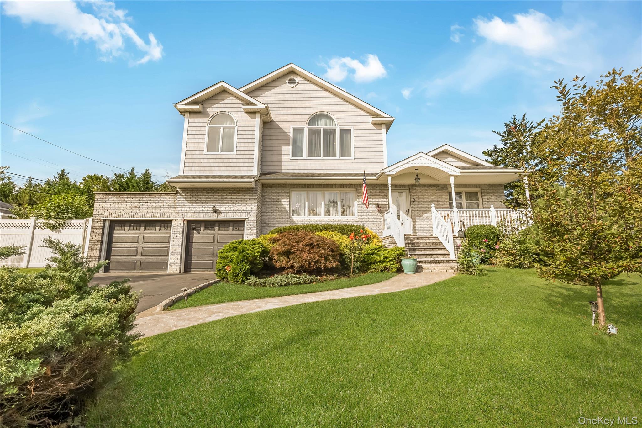 2 Hamilton Street, Farmingdale, NY 11735