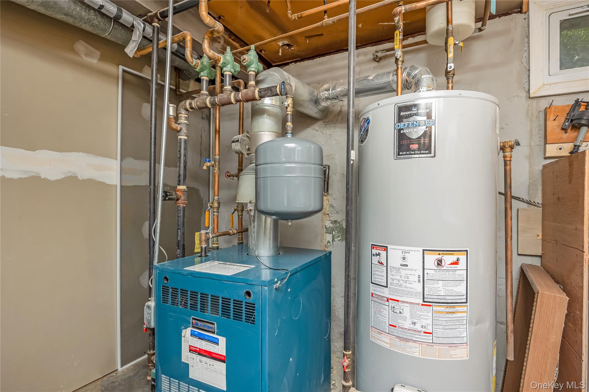 2 Hamilton Street, Farmingdale, NY 11735