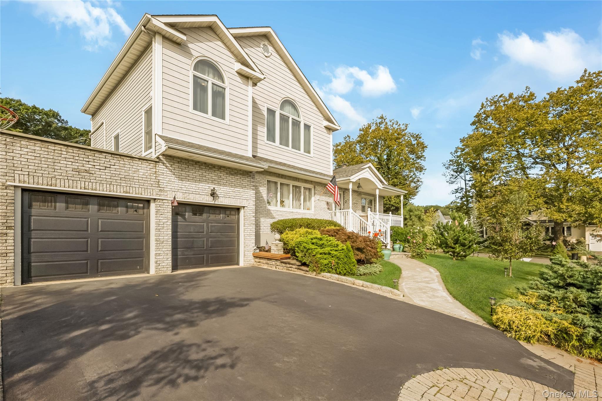 2 Hamilton Street, Farmingdale, NY 11735