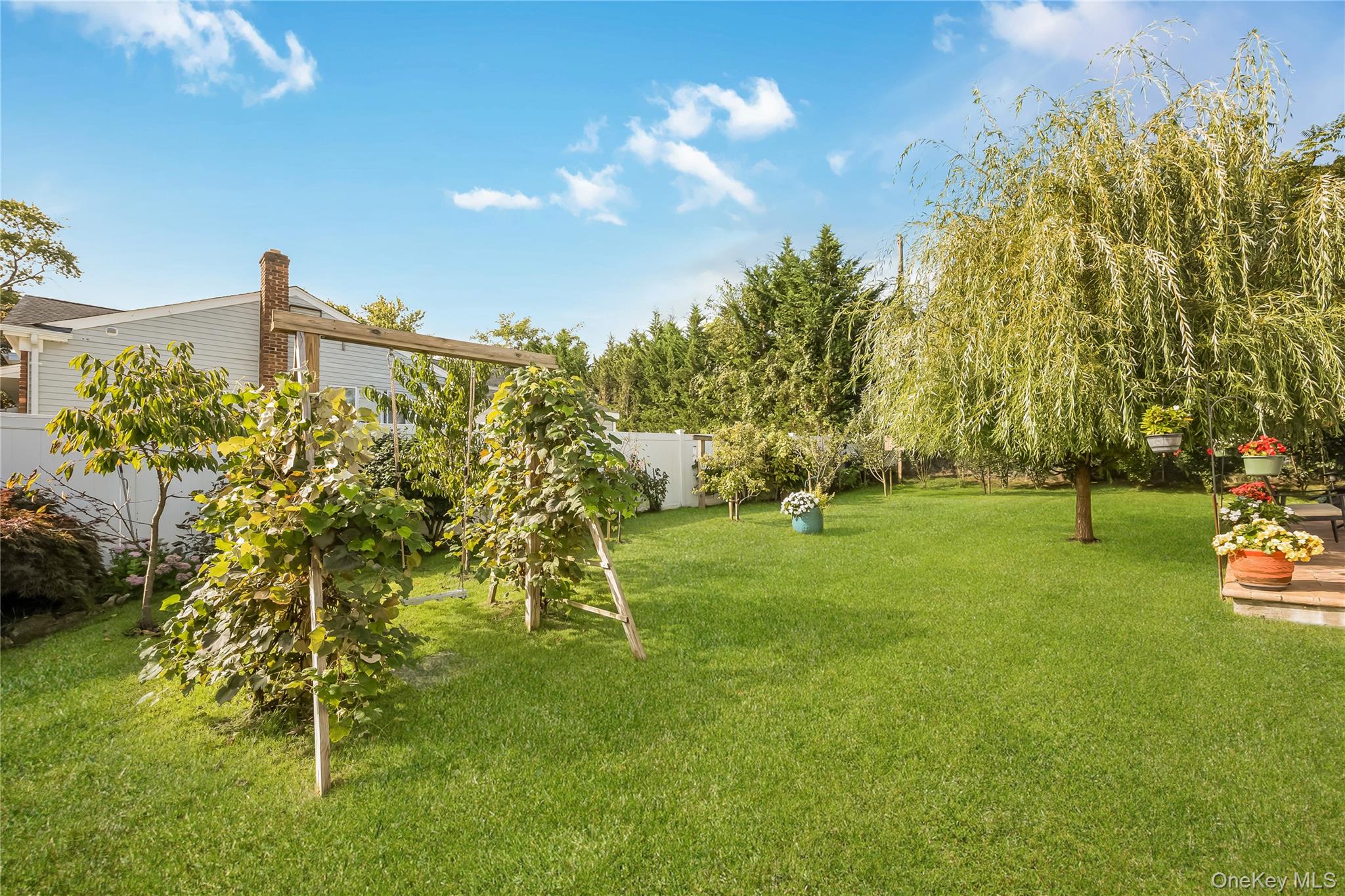 2 Hamilton Street, Farmingdale, NY 11735